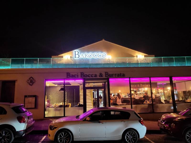Enseigne lumineuse retro eclairée pour Le Barocco restaurant à Six fours les plages