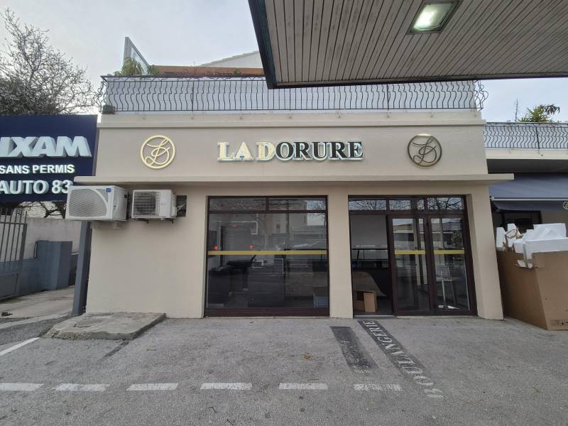 enseigne lumineuse lettres PVC rétro éclairée