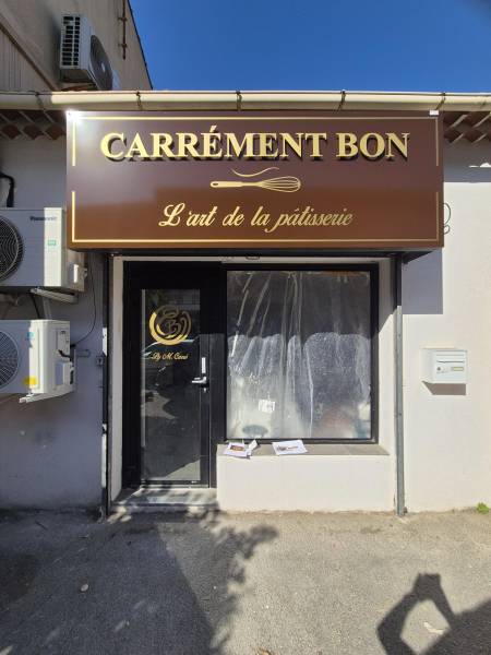 Enseigne panneau dibon lettres or 