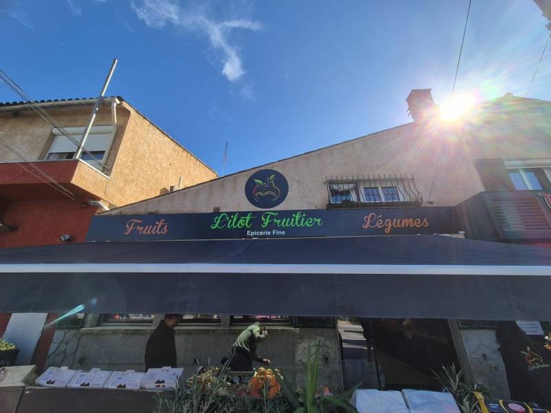 Création et pose d'un grand caisson lumineux ajouré pour l'enseigne principale