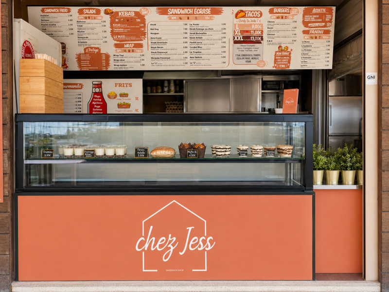 Création, impression et pose de panneaux publicitaires, adhésifs et covering vitrine réalisés par Décograph pour le snack CHEZ JESS à Bandol 83150.