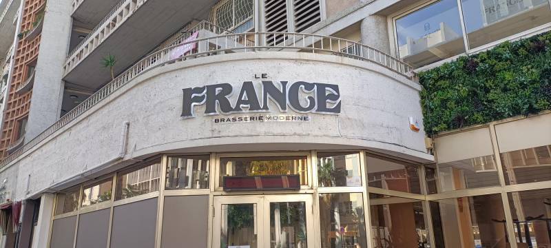 Enseigne en lettres reliefs retro eclairées