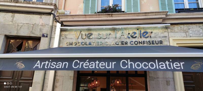 Enseigne publicitaire à Hyeres