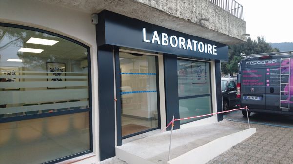 enseigne lumineuse , habillage façade sollies pont