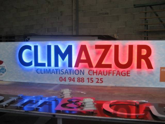 Test d'une enseigne lumineuse