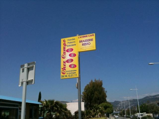 Drapeaux lumineux à diodes et leds six fours