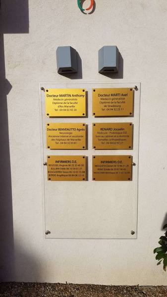 Plaque professionnnelle à Six Fours
