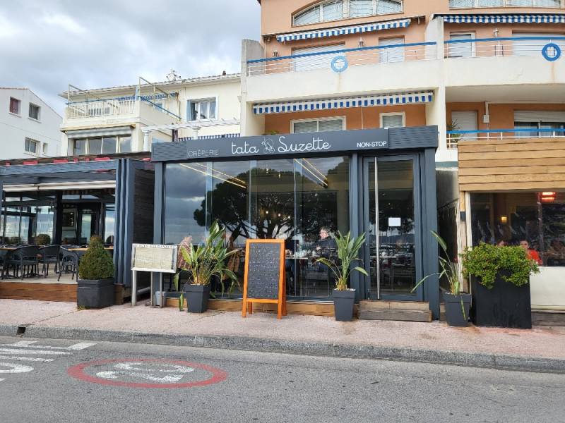 Einseigne commerciale à Carqueiranne